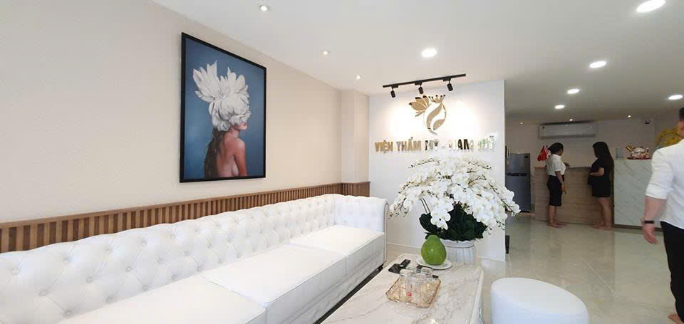 Decor tranh khu vực lounge bar kh&aacute;ch sạn tại TP.HCM